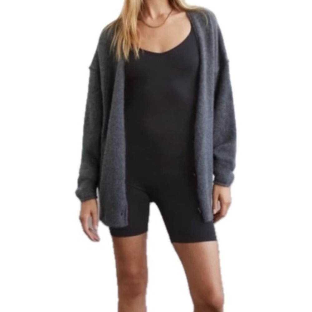 Aritzia Babaton V Neck Seamless Shapewear Bodysuit in Black